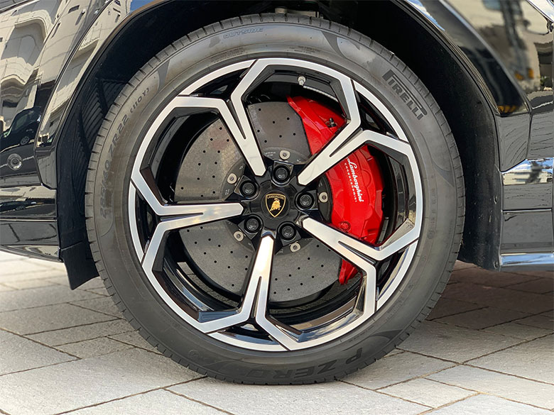 ランボルギーニ ウルス ブラック(31/32枚)