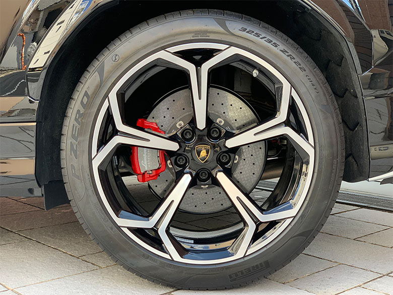 ランボルギーニ ウルス ブラック(32/32枚)