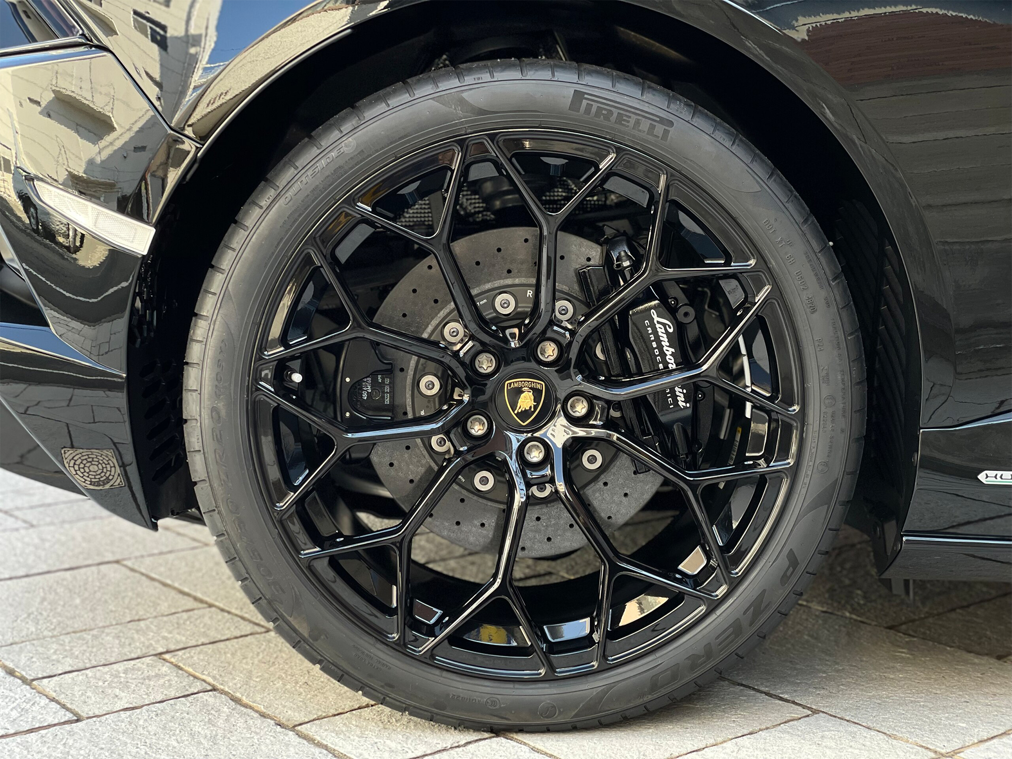 ランボルギーニ ウラカン EVO RWD - ブラックメタリック タジマ