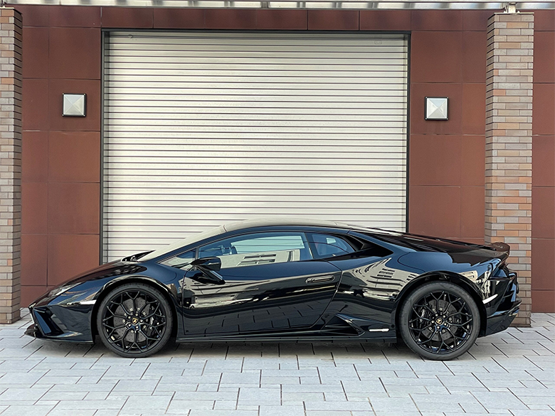 ランボルギーニ ウラカン EVO RWD - ブラックメタリック  (4/23枚)