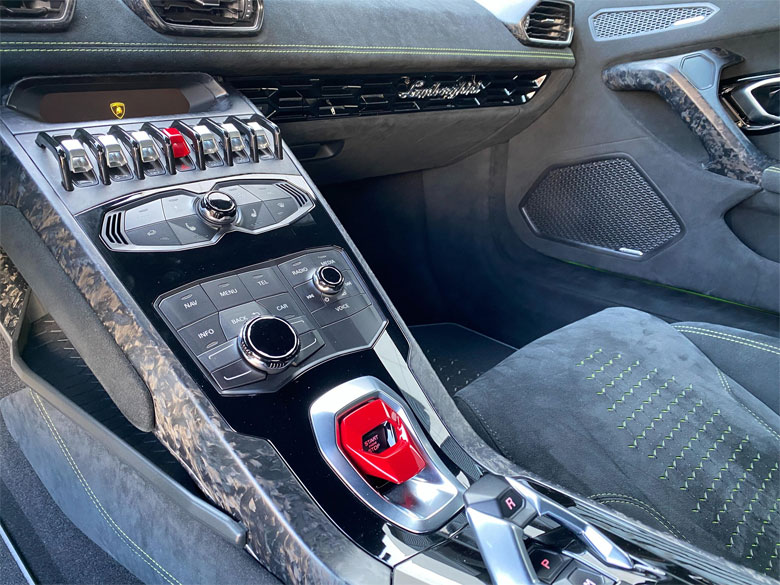 ランボルギーニ ウラカン ペルフォルマンテ