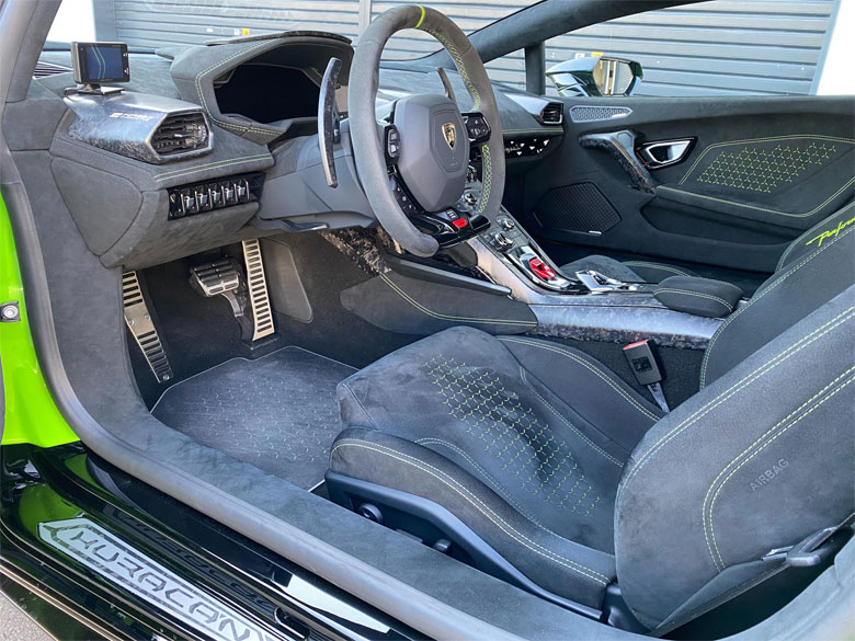 ランボルギーニ ウラカン ペルフォルマンテ