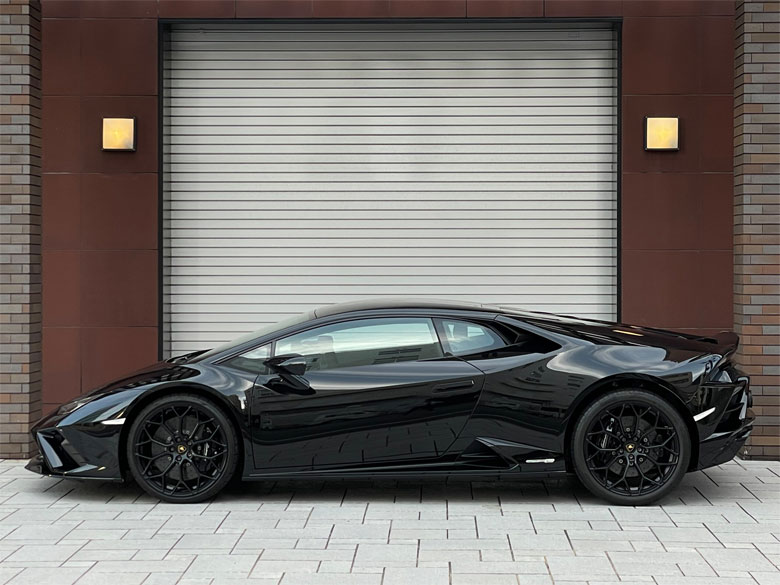 ランボルギーニ ウラカン EVO RWD - ブラックメタリック  (4/19枚)