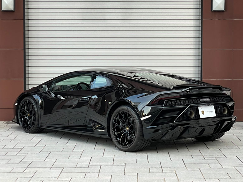 ランボルギーニ ウラカン EVO RWD - ブラックメタリック (5/19枚)