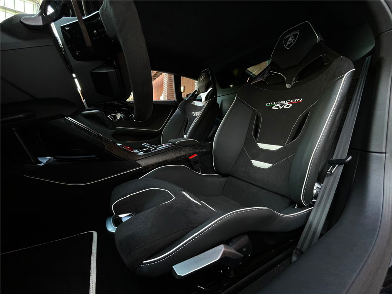 ランボルギーニ ウラカン EVO RWD - ブラックメタリック (10/19枚)