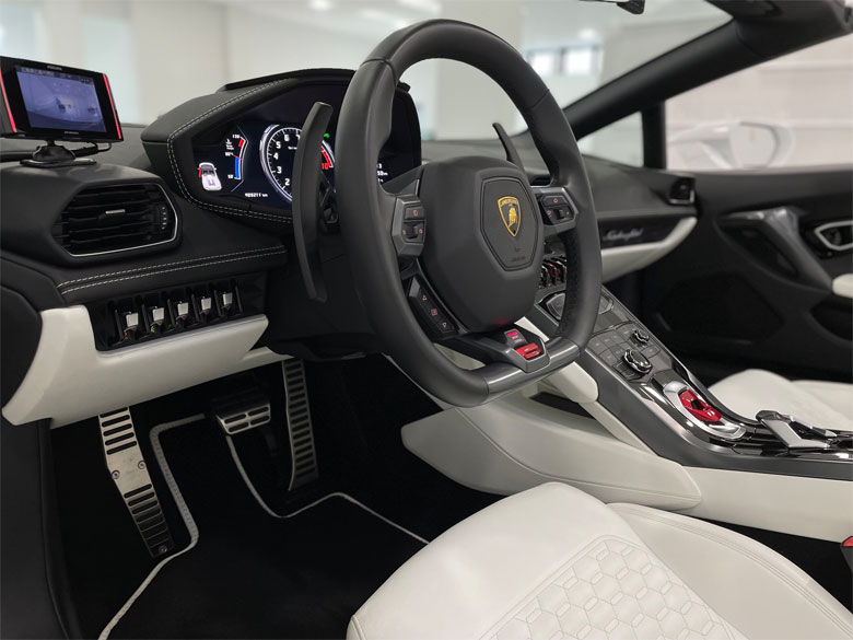 ランボルギーニ ウラカンスパイダーRWD (LDF) -  ホワイト (9/20枚)