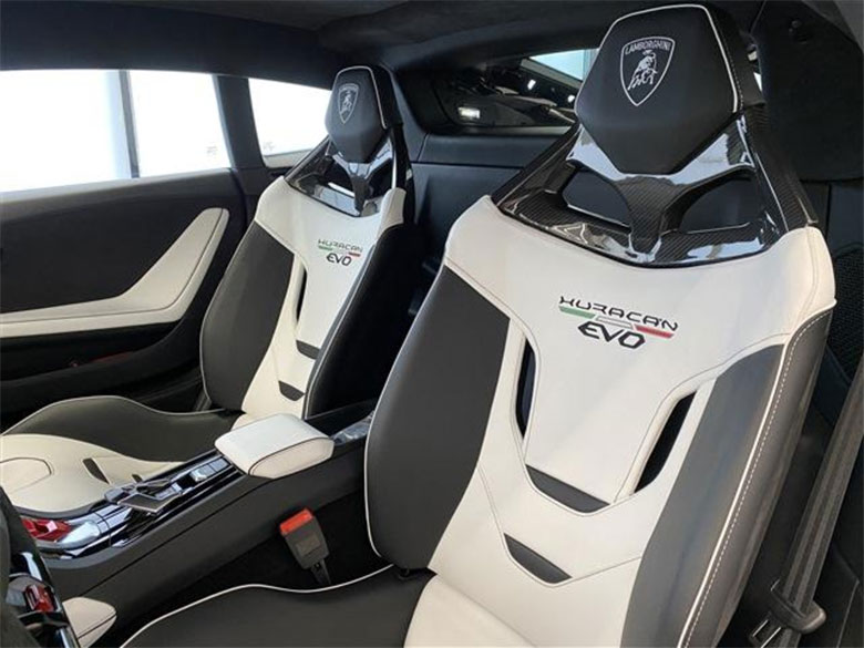 ランボルギーニ ウラカン EVO RWD (3/12枚)