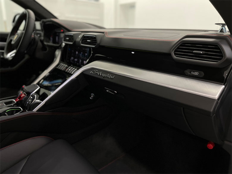 ランボルギーニ ウルス4.0 4WD - ブラックメタリック(11/26枚)