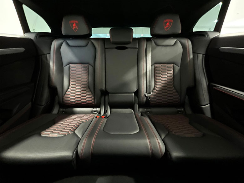 ランボルギーニ ウルス4.0 4WD - ブラックメタリック(14/26枚)