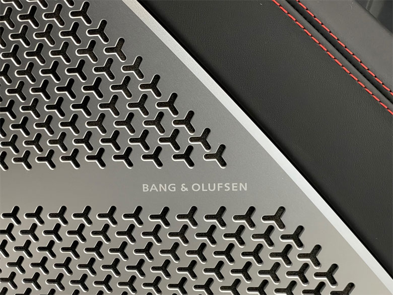 ランボルギーニ ウルス4.0 4WD - ブラックメタリック(20/26枚)