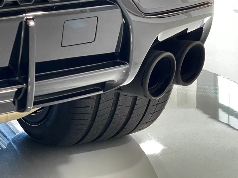 ランボルギーニ ウルス4.0 4WD - ブラックメタリック(22/26枚)