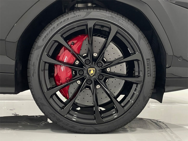 ランボルギーニ ウルス4.0 4WD - ブラックメタリック(25/26枚)