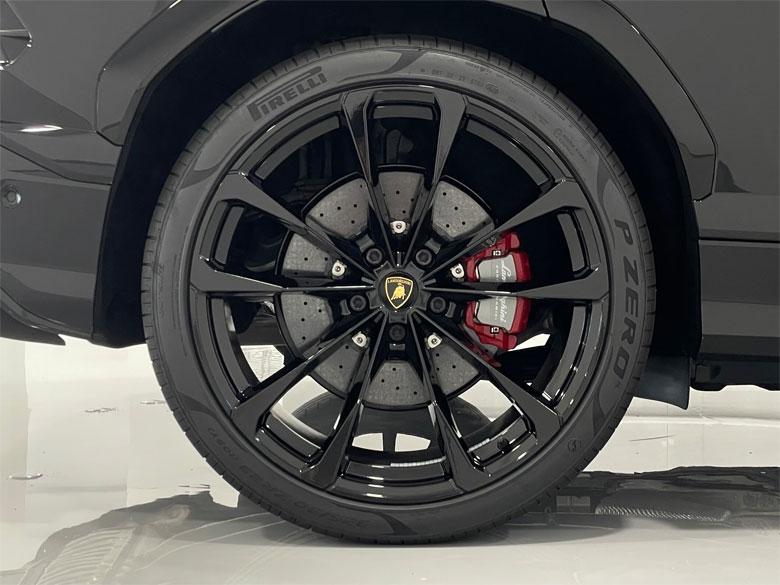 ランボルギーニ ウルス4.0 4WD - ブラックメタリック(26/26枚)