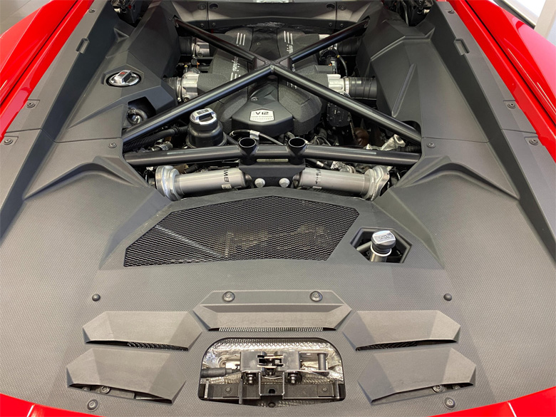 ランボルギーニ アヴェンタドール S (8/16枚)