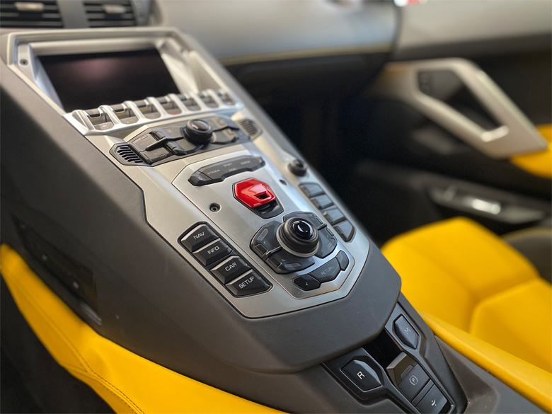 ランボルギーニ アヴェンタドール S (15/16枚)