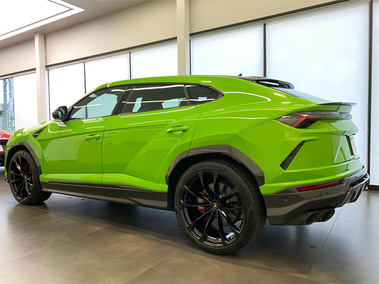 ランボルギーニ ウルス4.0 4WD(3/17枚)