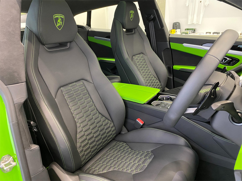 ランボルギーニ ウルス4.0 4WD(10/17枚)