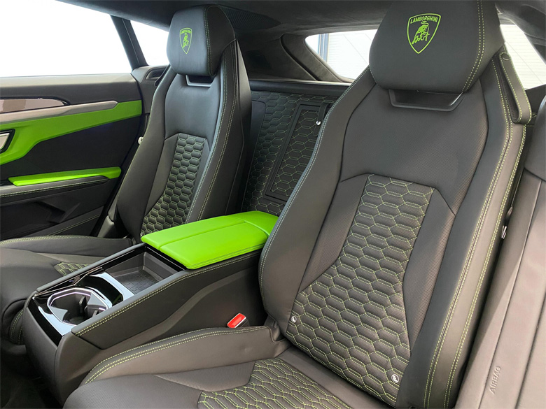 ランボルギーニ ウルス4.0 4WD(12/17枚)