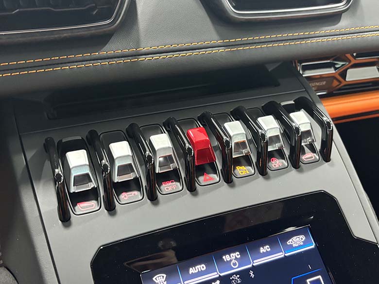 ランボルギーニ ウラカン EVO RWD(18/40枚)