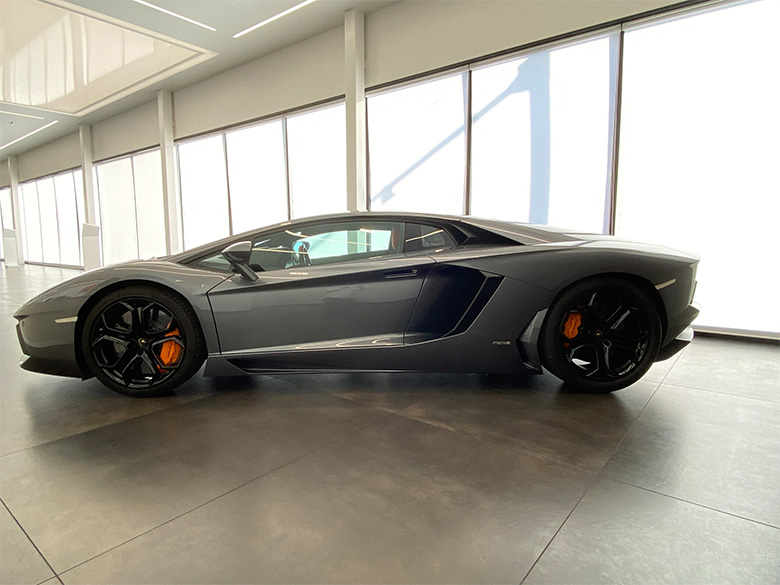 アヴェンタドール LP700-4 4WD グレー (5/15枚)