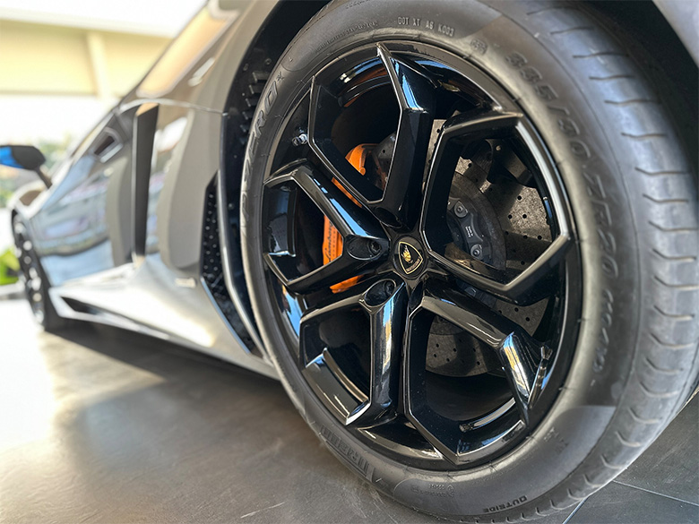 アヴェンタドール LP700-4 4WD グレー (9/15枚)