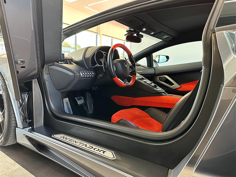 アヴェンタドール LP700-4 4WD グレー (10/15枚)