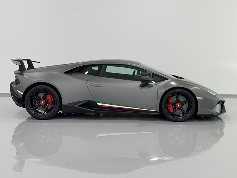 ランボルギーニ ウラカン ペルフォルマンテ - マットグレー (4/19枚)