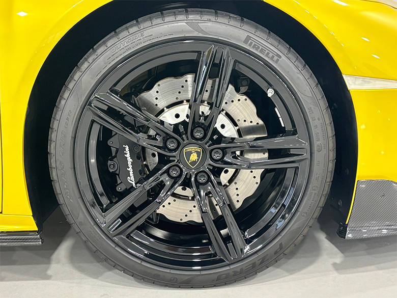 ランボルギーニ ウラカン EVO RWD(9/38枚)