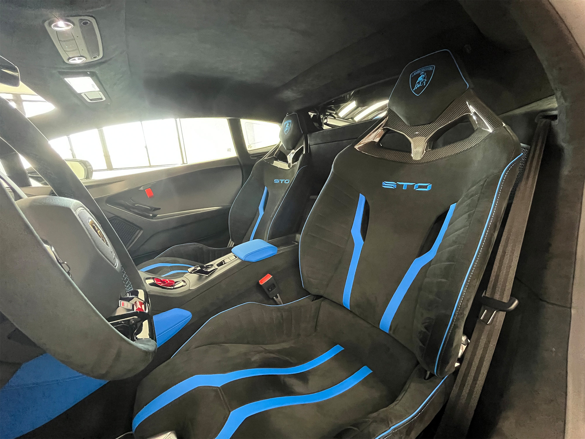 ウラカン STO購入者用グローブ　Lamborghini New-2022-Lamborghini-Huracan-