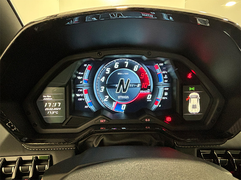 ランボルギーニ アヴェンタドール S ロードスター(27/44枚)