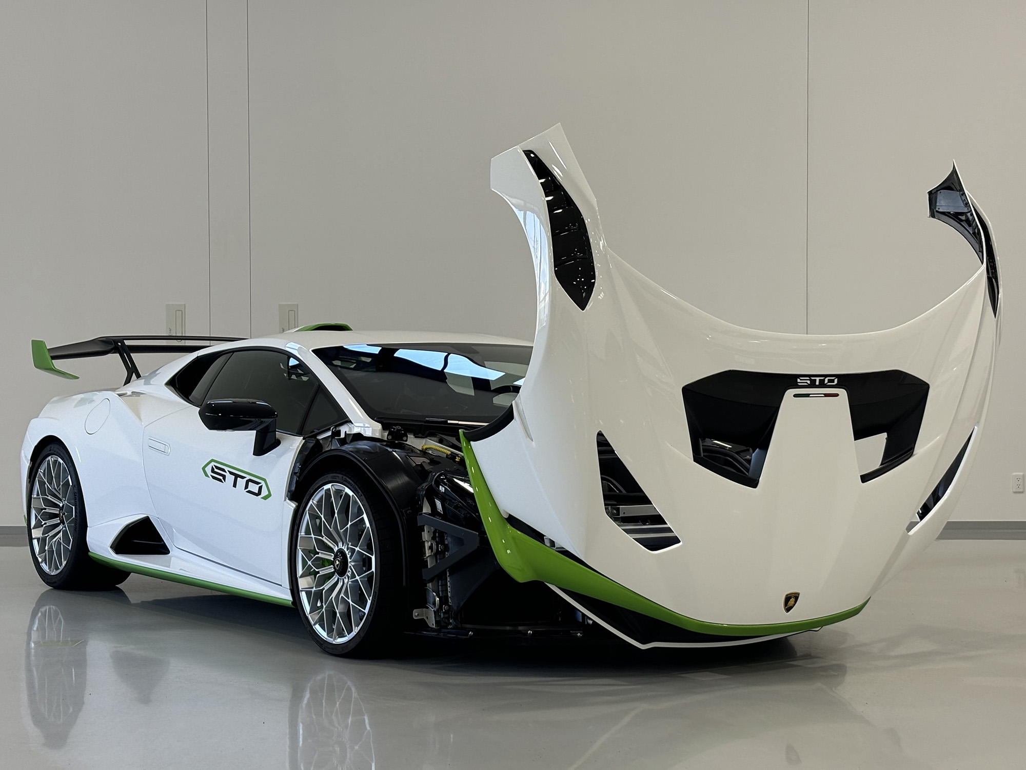 ランボルギーニ ウラカン Tecnica 認定中古車｜ランボルギーニ広島