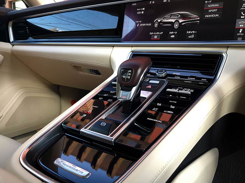 ポルシェ パナメーラ 3.0 PDK - ワインレッド 8速ポルシェ ドッペルクップルング(PDK) (11/34枚)