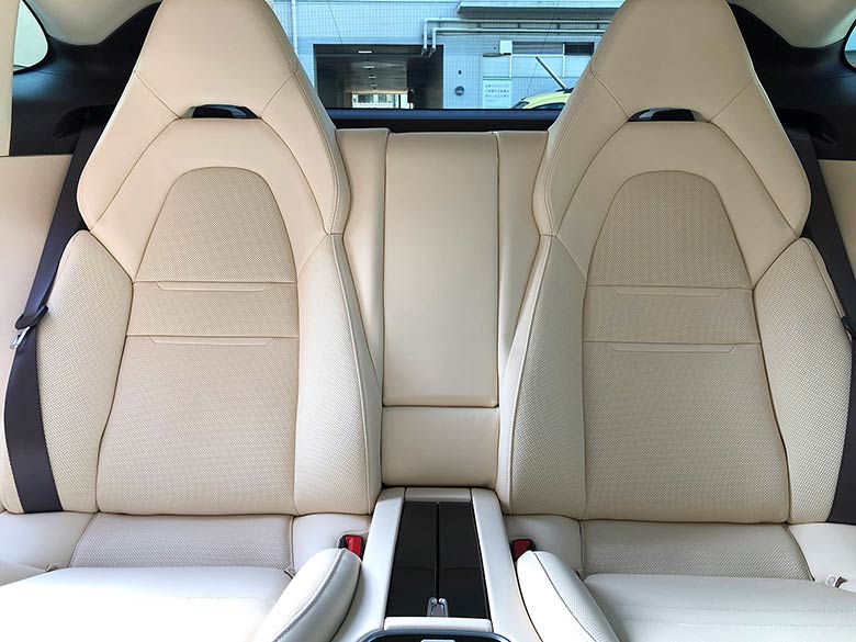 ポルシェ パナメーラ 3.0 PDK - ワインレッド インテリアカラー：マルサラ/クリーム (14/34枚)