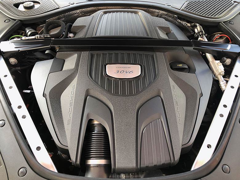 ポルシェ パナメーラ 3.0 PDK - ワインレッド 気筒数 6 燃料グレード 95 ボア 85.0 mm ストローク 89.0 mm 排気量 2,995 cm3 出力(kW) 243 kW 出力(hp) 330 PS 発生回転数 5,400 - 6,400 r/min 最大トルク 450 Nm 発生回転数 1,340 - 4,900 r/min (17/34枚)