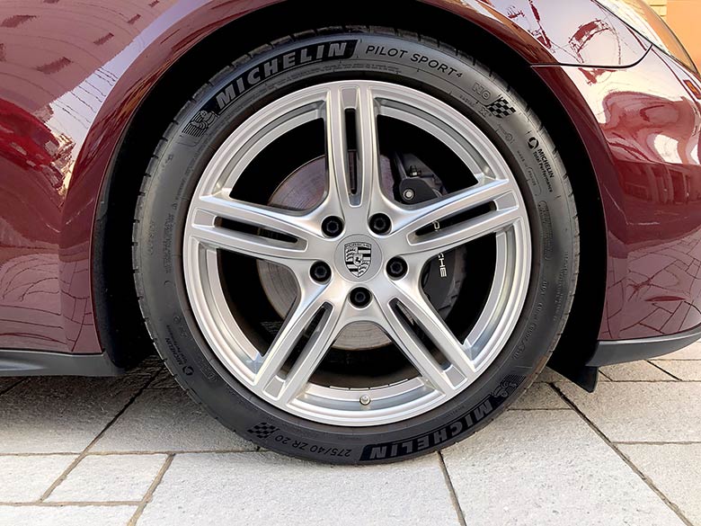 ポルシェ パナメーラ 3.0 PDK - ワインレッド ポルシェ クレスト ホイールセンターキャップ (19/34枚)