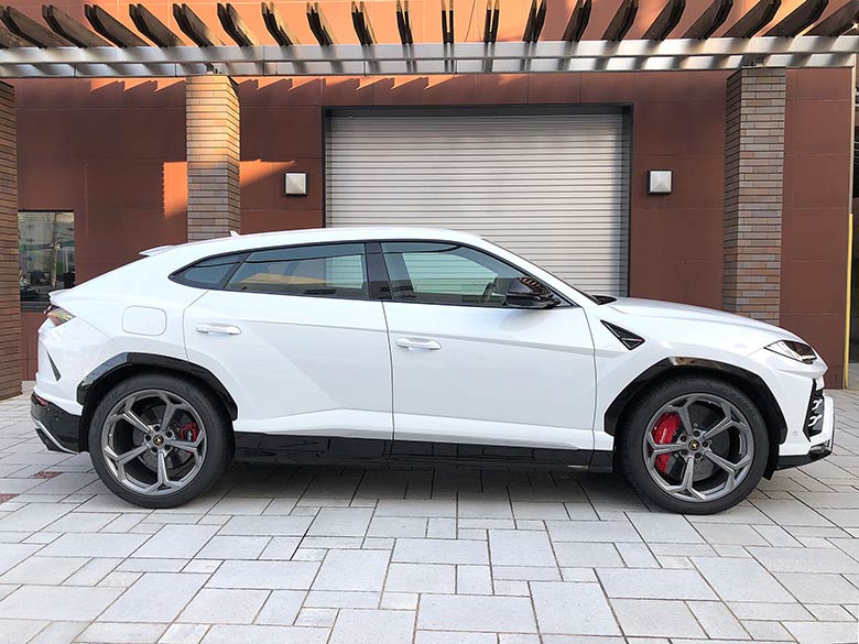 ランボルギーニ ウルス4.0 4WD - ホワイト CARBON CERAMIC BRAKES (4/44枚)