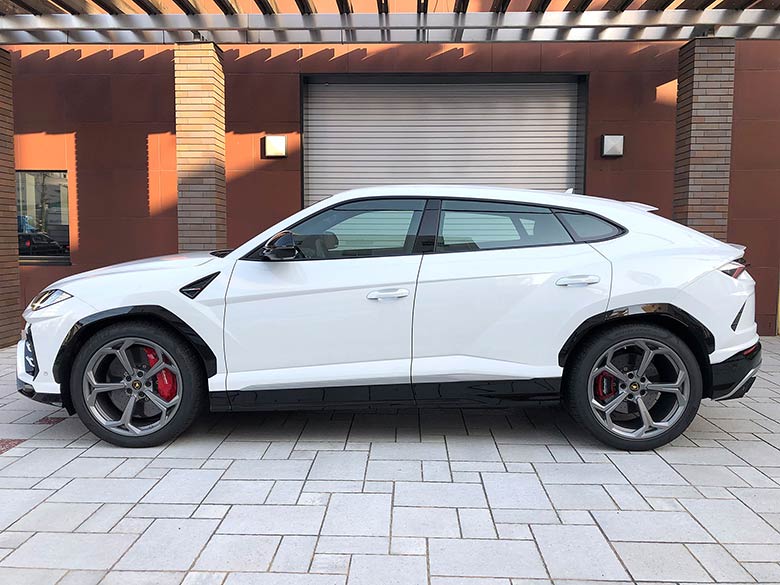 ランボルギーニ ウルス4.0 4WD - ホワイト FRONT AND REAR PARKING SENSORS (5/44枚)