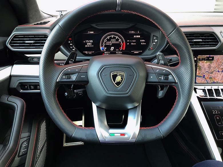 ランボルギーニ ウルス4.0 4WD - ホワイト HEAD-UP DISPLAY/HIGHWAY ASSISTANT/URBAN ROAD ASSISTANT/NIGHT VISION (16/44枚)