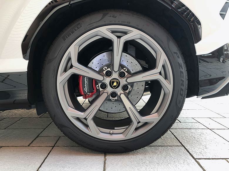ランボルギーニ ウルス4.0 4WD - ホワイト 22inch PIRELLI PZERO SUMMER TIRES (20/44枚)