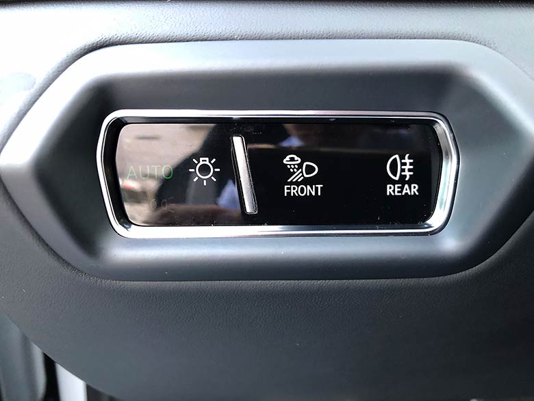 ランボルギーニ ウルス4.0 4WD - ホワイト (30/44枚)