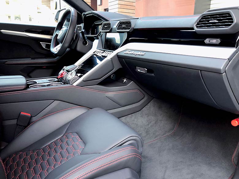 ランボルギーニ ウルス4.0 4WD - ホワイト (31/44枚)