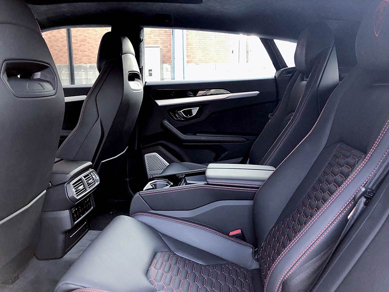 ランボルギーニ ウルス4.0 4WD - ホワイト (32/44枚)