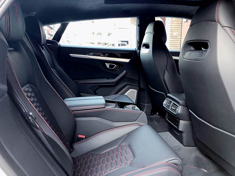 ランボルギーニ ウルス4.0 4WD - ホワイト (34/44枚)