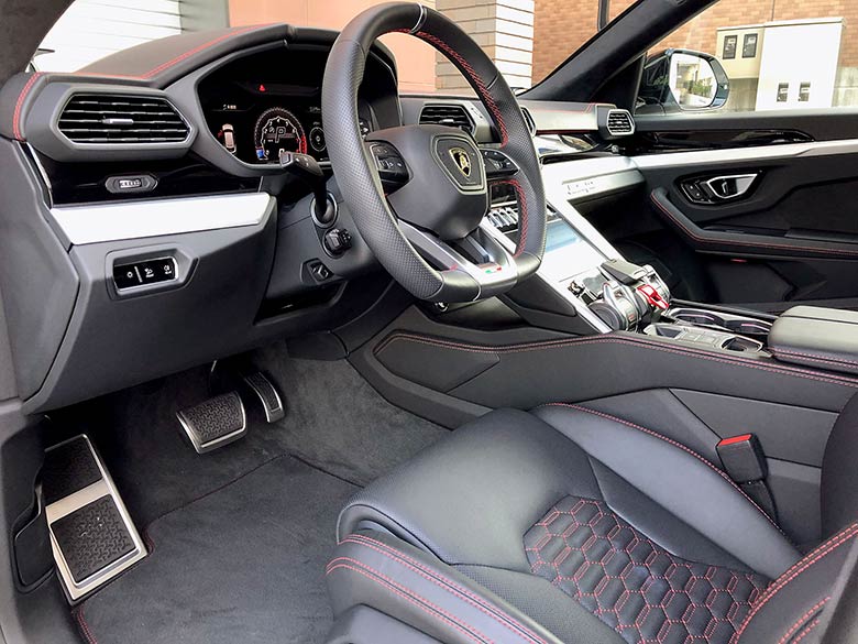 ランボルギーニ ウルス4.0 4WD - ホワイト (36/44枚)