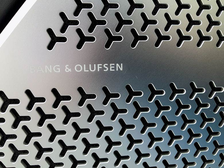 ランボルギーニ ウルス4.0 4WD - ホワイト (38/44枚)