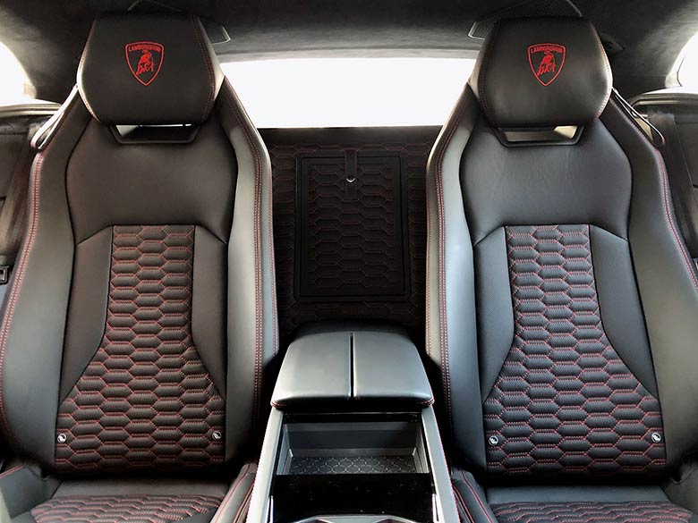 ランボルギーニ ウルス4.0 4WD - ホワイト (40/44枚)