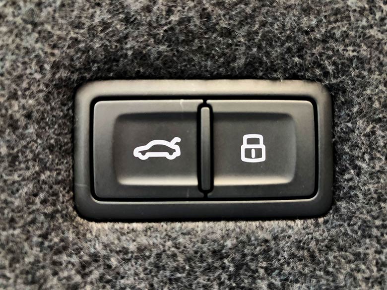 ランボルギーニ ウルス4.0 4WD - ホワイト (42/44枚)