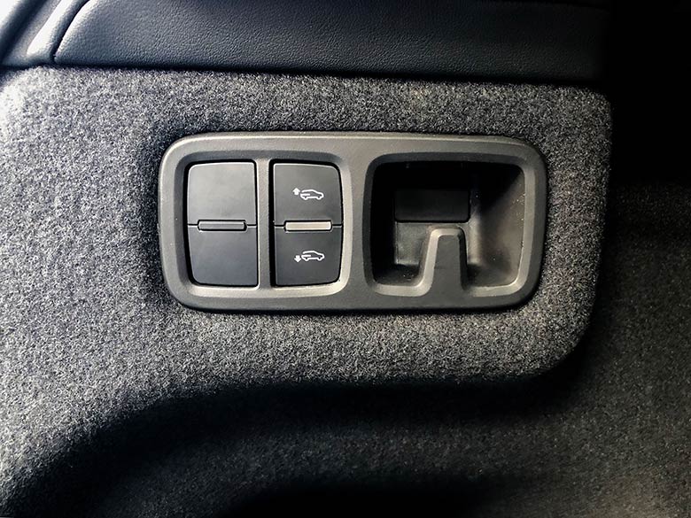 ランボルギーニ ウルス4.0 4WD - ホワイト (43/44枚)