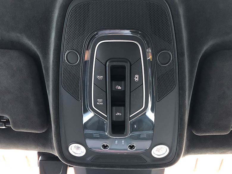 ランボルギーニ ウルス4.0 4WD - ホワイト (44/44枚)