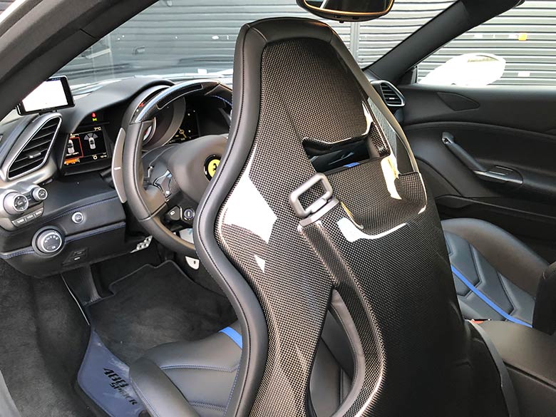 軽量なカーボン製シート (17/18枚) フェラーリ 488スパイダー F1